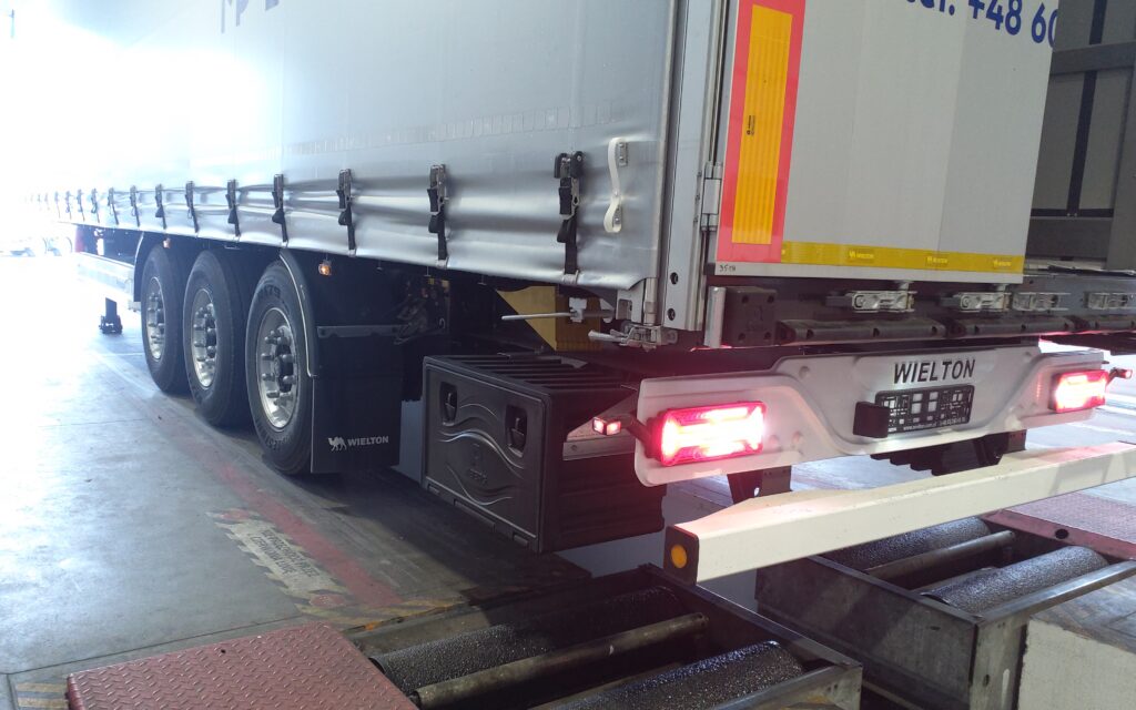 Wielton Naczepa kurtyna Joloda(papier)