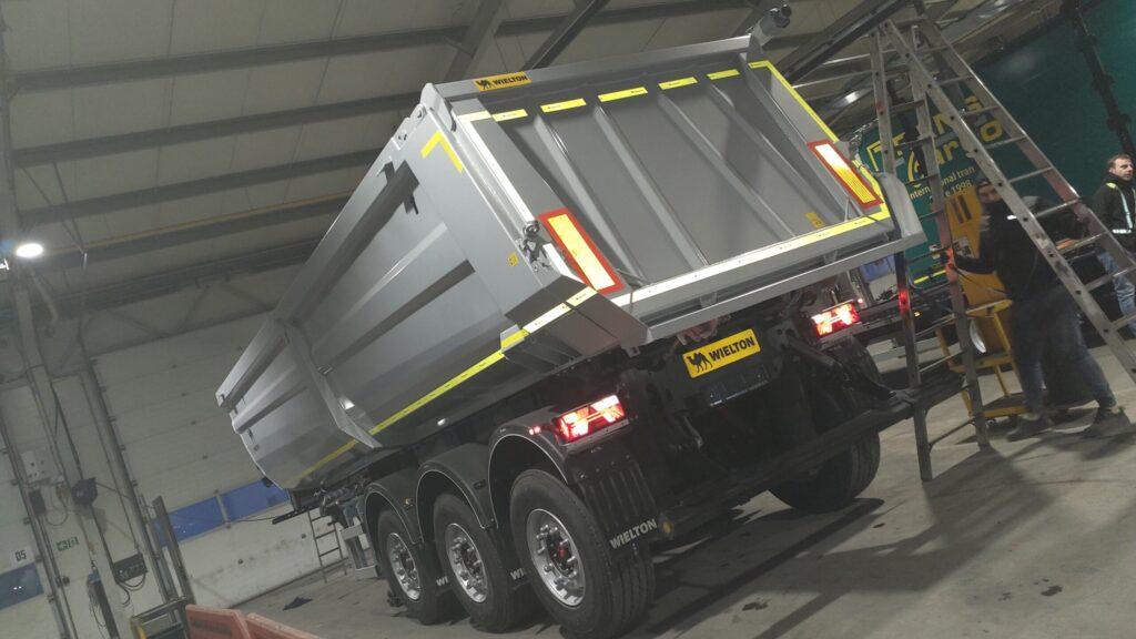 Wielton Wywrotka stalowa Half-Pipe