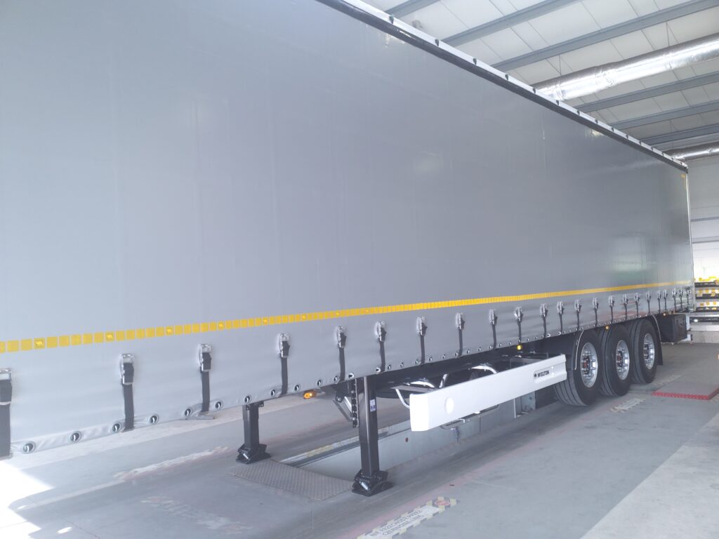 Wielton Naczepa kurtyna Celna