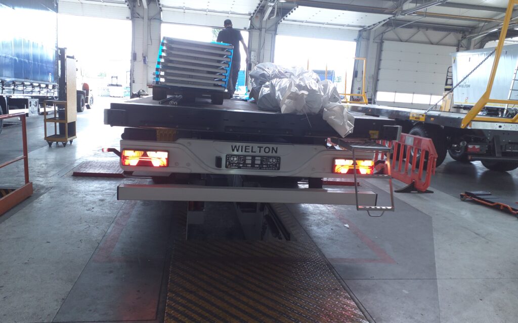 Wielton Naczepa kurtyna Burta ( KIT )